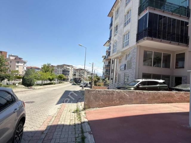 Çakmak'ta Cadde Üstü Kiralık Önü Açık İş Yerimiz