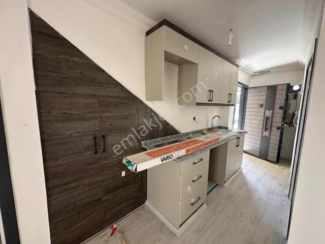 Akaylar Gayrimenkulden Merkezi Konumda Satılık Sıfır Apart
