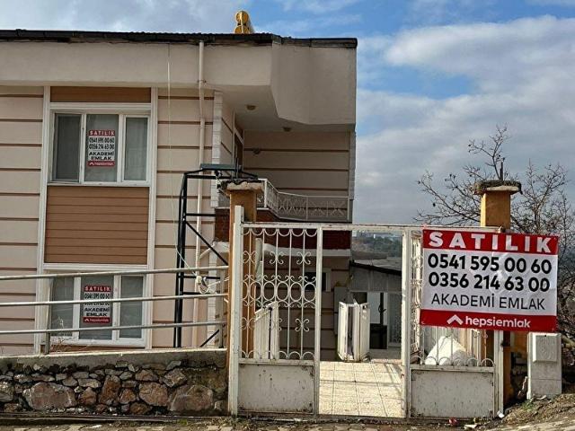 AKADEMİ EMLAK'TAN 3 KATLI TRİPLEKS DAİRE