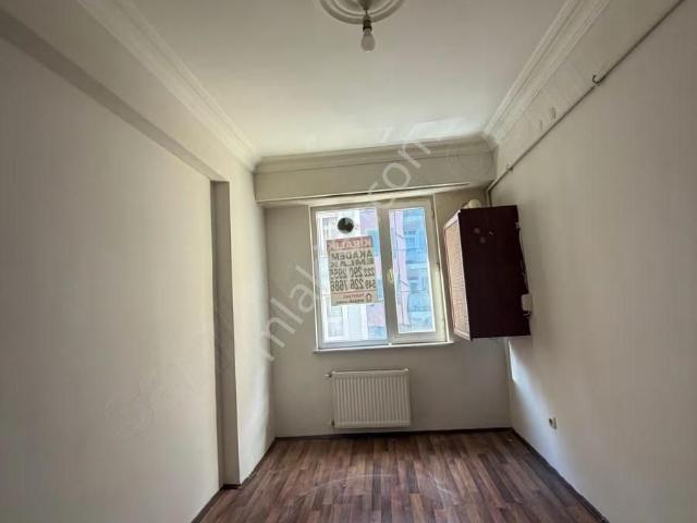 Akademi'den Aöf Arkası Ara Kat Ön Cephe Balkonlu Kiralık 1+1