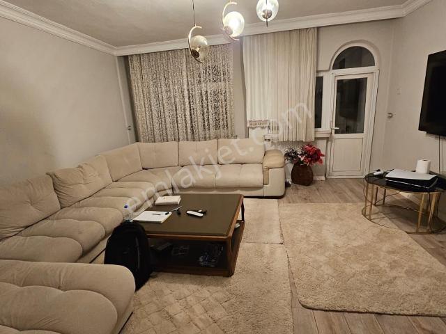 Akademi'den Ara Kat Balkonlu 22.000 Tl Kira Getirili Satılık 3+1
