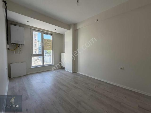 Akademi'den Cadde Yakını Asansörlü Lüks Kiralık 1+1