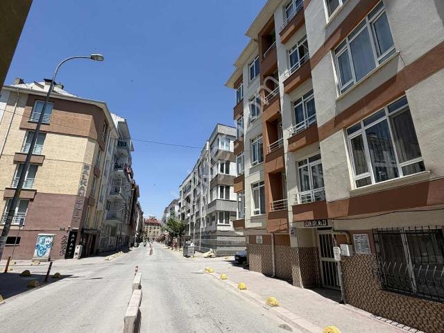 Akademi'den Espark Yakını Ara Kat Ön Cephe Kiralık 2+1