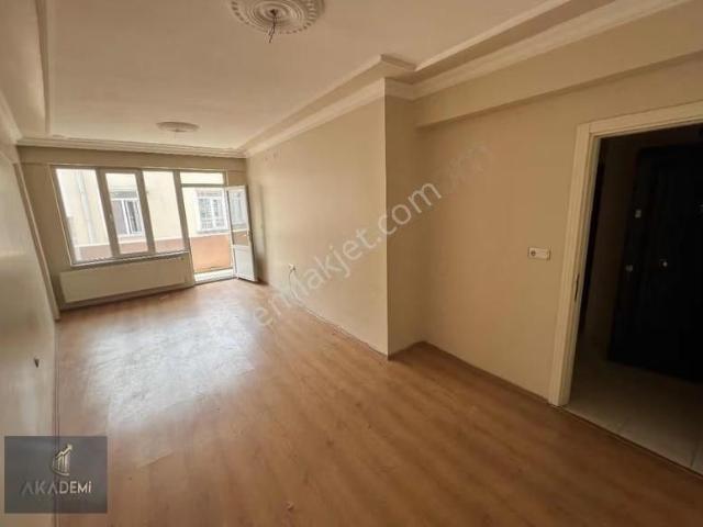 Akademi'den Espark Yakını Balkonlu Geniş Eşyasız Kiralık 2+1