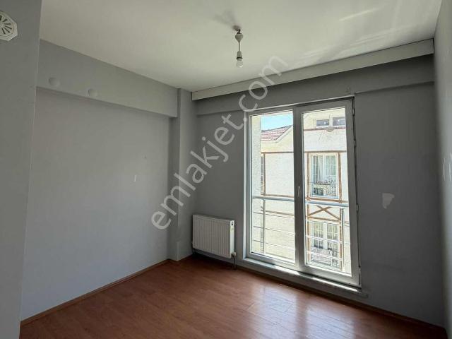 Akademi'den Haller Yakını Ön Cephe Kiralık 1+1