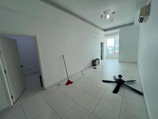 Akademik Suite 2 bed 1 bath 2 carpark Mount Austin Corner lot
