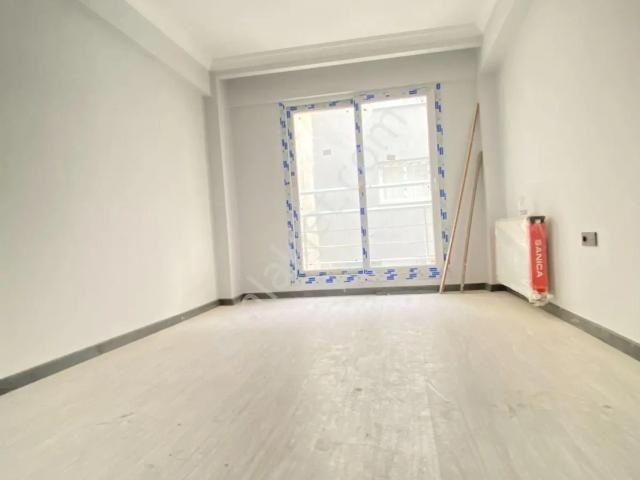 Akalın'dan 2+1 Bahçeli Balkonlu Cadde Yakını Satılık Daire