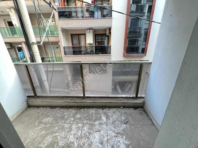 Akalın'dan İzmir Park Avm Yakını Ankastreli Doğalgazlı Kiralık