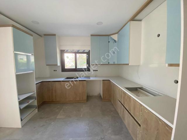 Akarca'da 4+1 Eşyasız Uzun Dönem Kiralık Villa
