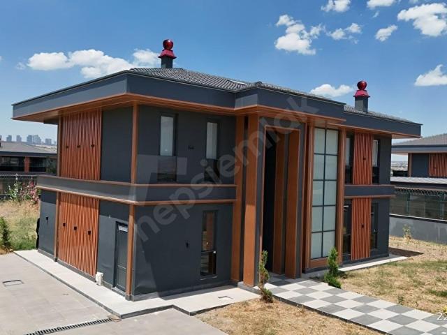 AKARSU EMLAK'TAN GÖLBAŞI HACILARDA 4+1+5 BANYOLU ISITMALI HAVUZLU SÜPER LÜKS YAPILI ÖZEL VİLLA