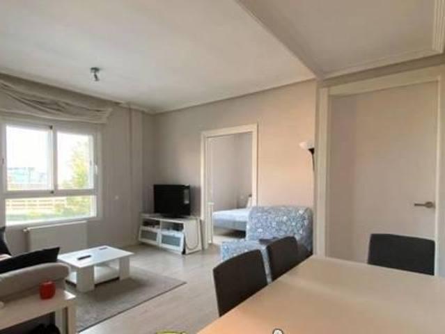 Akasa vende en Aravaca Precioso piso de 1 dormitorio en urbanización con piscina garaje y trastero