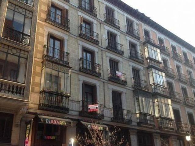AKASA Alquila Madrid Centro Calle Mayor Piso en 4ª planta 2 balcones a calle 3 dormitorios