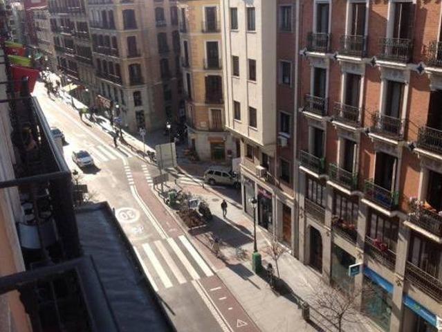 AKASA ALQUILA en la madrileña Calle Mayor a pocos metros de la Puerta del Sol y la Plaza Mayor Lo