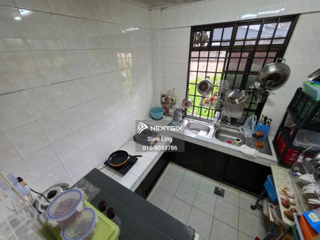 Akasia apartment bandar botanic klang ground floor with extra land