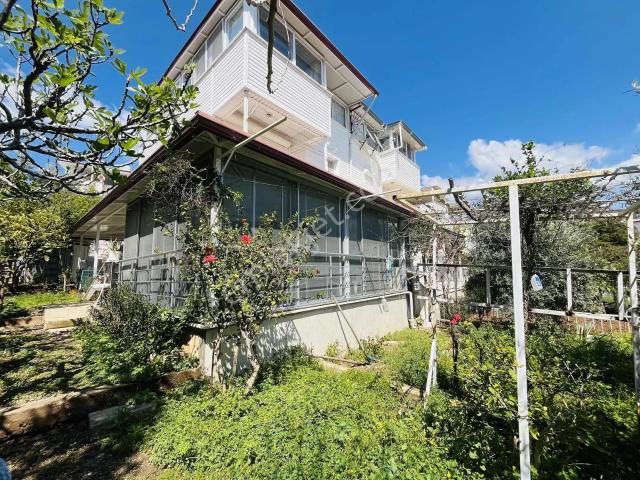 Akbükte Denize Sıfır Site İçinde Bahçeli Eşyalı Yazlık