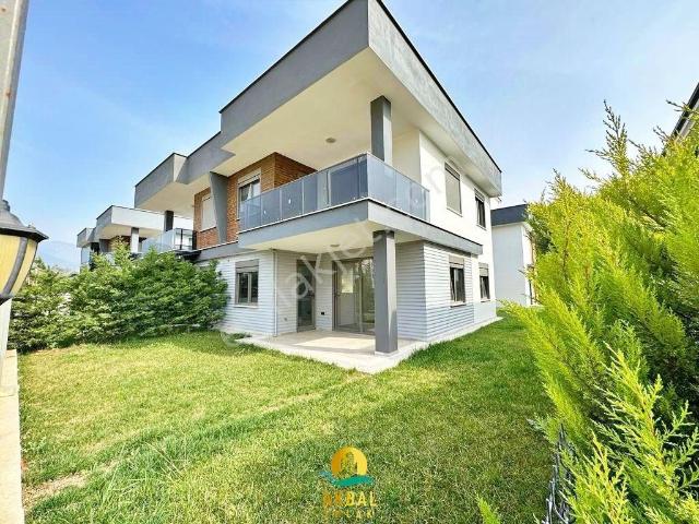 Akbaldan Akçay Güre Arasında Denize 200mt 3+1 Satılık Sıfır Lüks Tripleks Villa