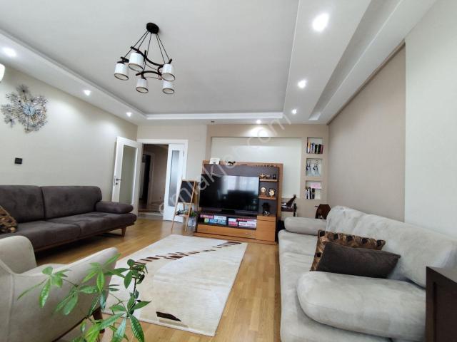 Akdeniz Mahallesi Nde 4+1 Site İçerisinde Havuzlu