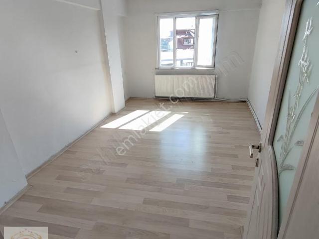 Akdoğan İnş Yunusemre Mah Ademyavuz Cad Kiralık Daire 3.kat 95m2