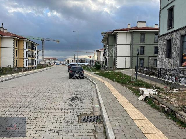 Akgedik Zeki Emlak'tan Sancaklıbozköy Toki'de Satılık Dükkan