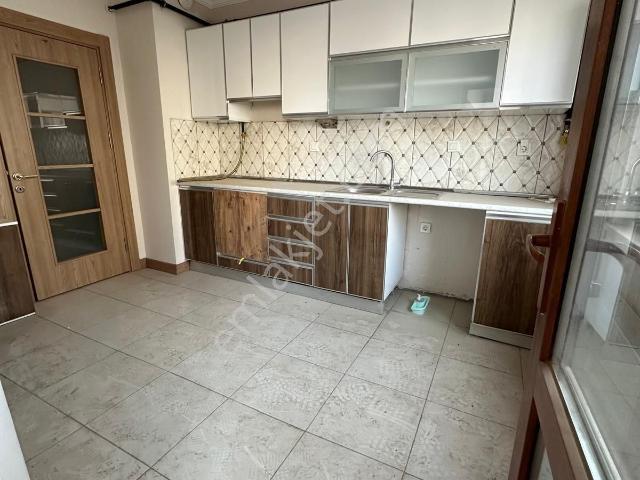 Akgedik 1 Etap Cadde Üzerinde 2+1 100 M2 2 Kat Ebeveyn Banyolu