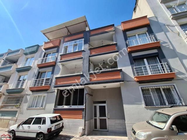 Akhisar Atatürk Pazar Pazarında Fahri Sertel Emlakta Kiralık 3+1