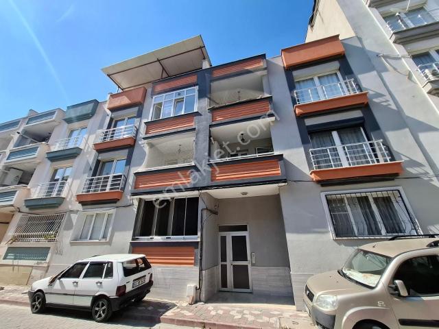Akhisar Atatürk Pazar Pazarında Fahri Sertel Emlakta Kiralık 3+1