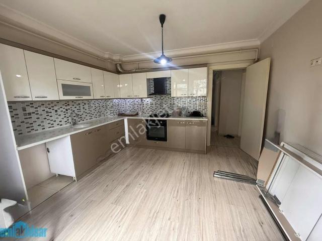 Akhisar Çarşamba Pazarı Caddesi Bahçeli Kiralık 3+1 Daire