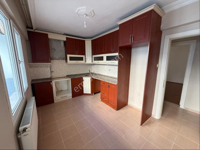 Akhisar Hürriyet Mh.asansörlü,kiralık Doğalgazlı 3+1 Arakat Daire