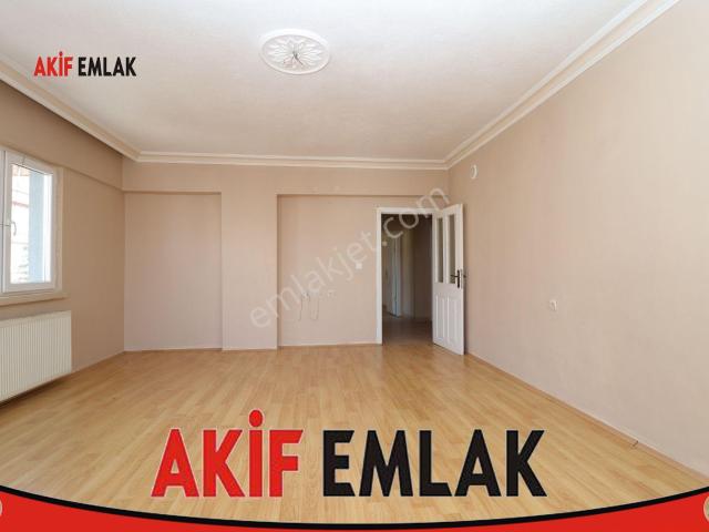 Akif'ten Elvankent Topçu Merkez'de Üç Cepheli Satılık 3+1 Daire
