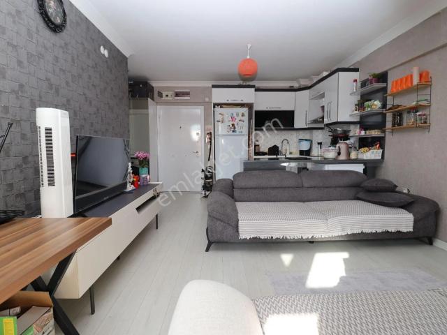 Akif'ten Yeşilovada Sakalar Tower'da Trene Çok Yakın 1+1 Satılık Daire