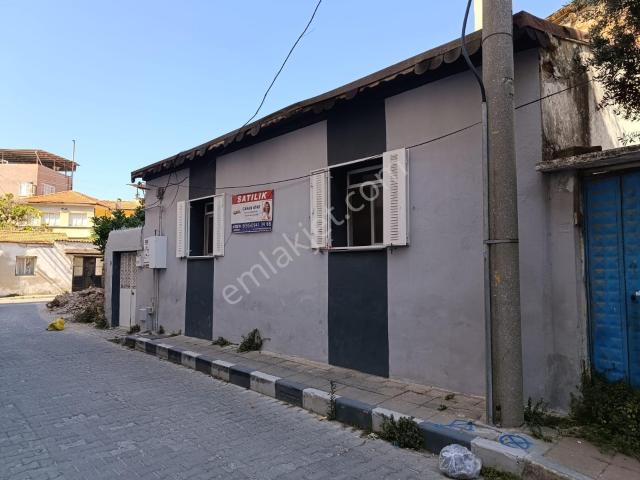 Akinitadan Çarşı Merkezde Satılık Müstakil Ev