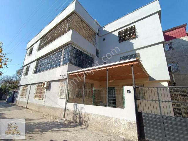 Akkapı Da 3 Katlı 260 Metre Tapulu Komple Satılık Müstakil Ev