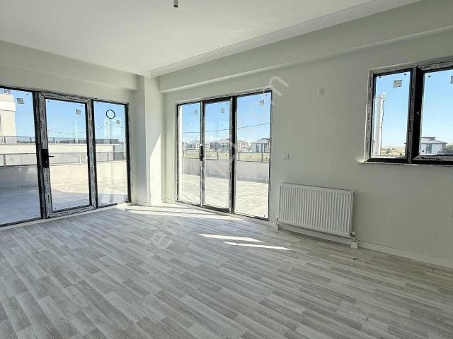 Akkaya İnşaatan Önerler Merkezde 80m2 Teraslı havuzlu Fırsat 1+1