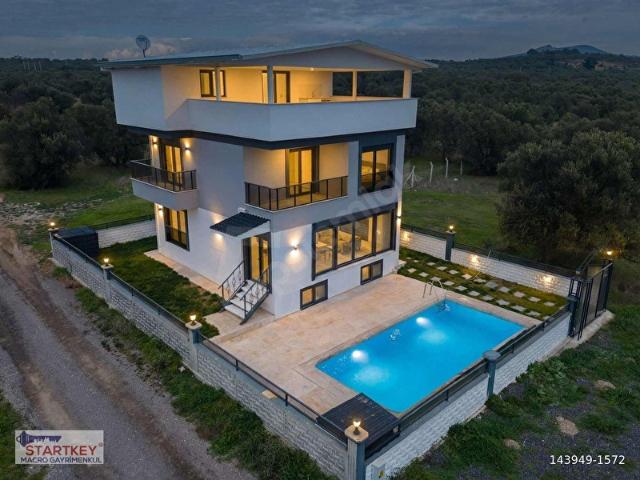 Şakran'da Müstakil Havuzlu VillaDeniz manzaralı,Modern Yaşam