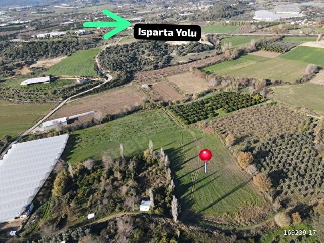 Aksu Karaöz'de Isparta Yoluna Çok Yakın 10.300 M2 Tarla