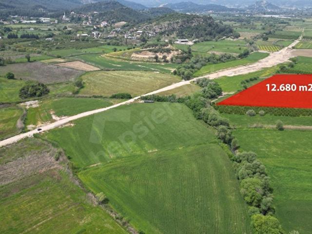 Aksu Karaöz'de Seraya, Bahçeye, Ekime Uygun 12.680 m2 Tarla