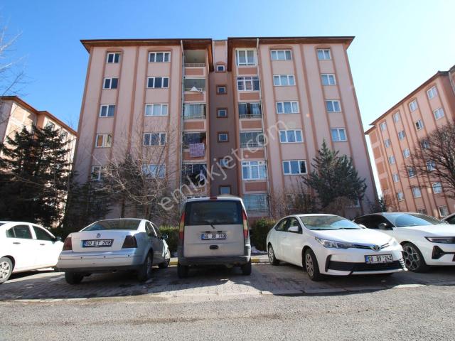 Aksaray Cumhuriyet Mahallesinde Yeşilkent Sitesinde Satılık 3+1 Daire