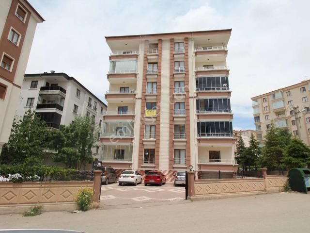 Aksaray Ereğlikapı 40 M Yola Komşu 3+1 Satılık Geniş temiz Daire