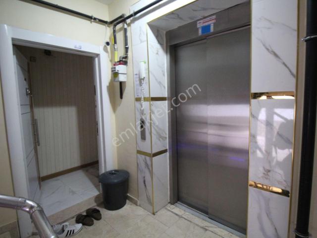 Aksaray Ereğlikapıda Uygulama Otel Civarı Anayol Cepheli Satılk 2+1 Daire