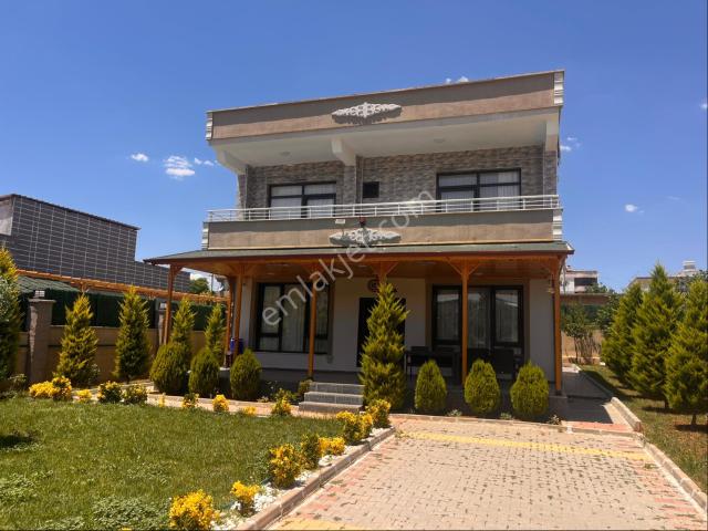 Aksoy Emlaktan Oğuzeli Merkezde Ultra Lüx Eşyalı Geniş Bahçeli Villa