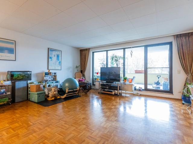 Aktuell vermietet *5 Zimmer, große Sonnen Terrasse inkl. Aussenkamin, TL Bad, Aufzug, Garage + St.
