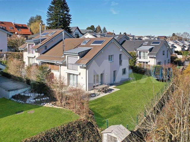 Aktuelle Villa mit Garten und Bergblick, 20 Minuten von Lausanne entfernt