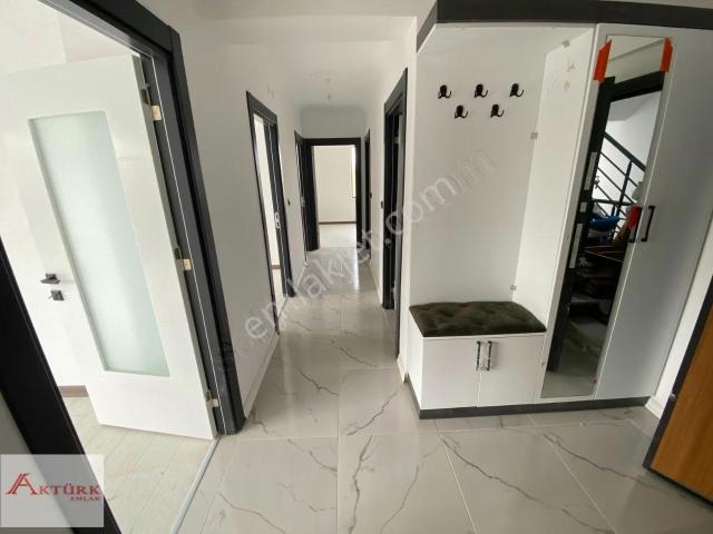 /aktürk Emlak/|cadde Üstü | Çift Balkon Ön Cephe Ara Kat Daire