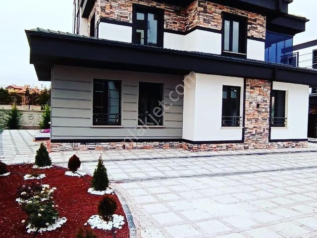 Aktel Gayrimenkulden Silleak Mahallesinde Satılık 5+1 Villa
