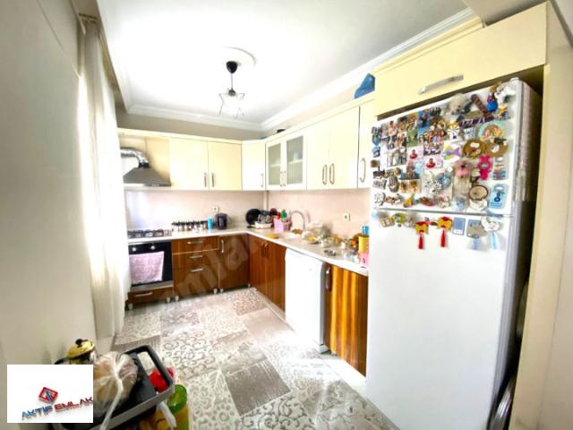 AKTİF'TEN AKÇAY MERKEZ'DE SATILIK DENİZE 350MT AYRI MUTFAKLI MANZARALI 2+1 DUBLEX