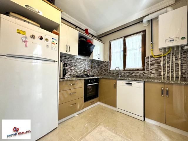 AKTİF'TEN AKÇAY'DA SATILIK AYRI MUTFAKLI 5 YAŞINDA CAM BALKONLU 2+1 DAİRE