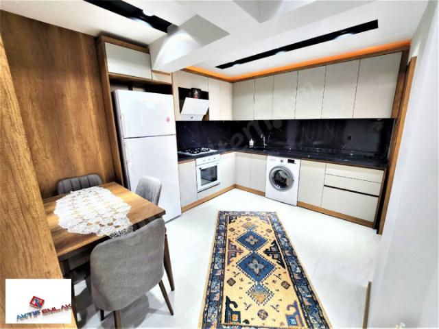 AKTİFTEN AKÇAY'DA STANDARTLARIN ÖTESİNDE AYRI MUTFAKLI EŞYALI DENİZE 150MT 1+1 DAİRE