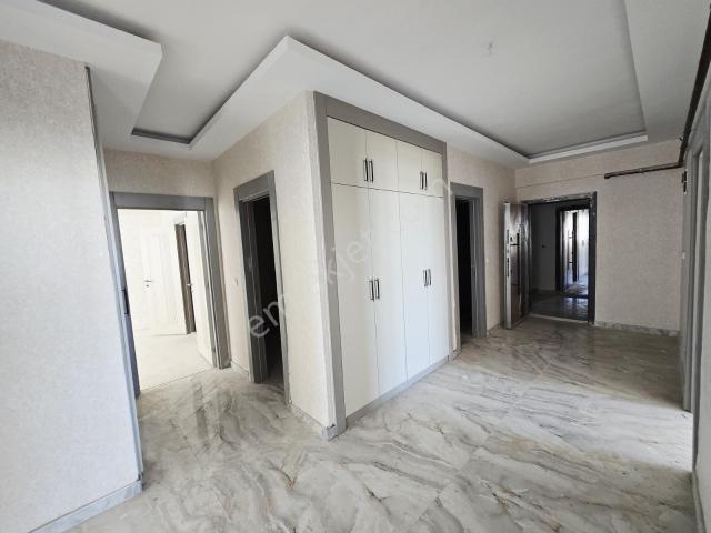 Aktif Den Acillll Satılık 3,5+1 Kat Bahçeli Satılık Daire