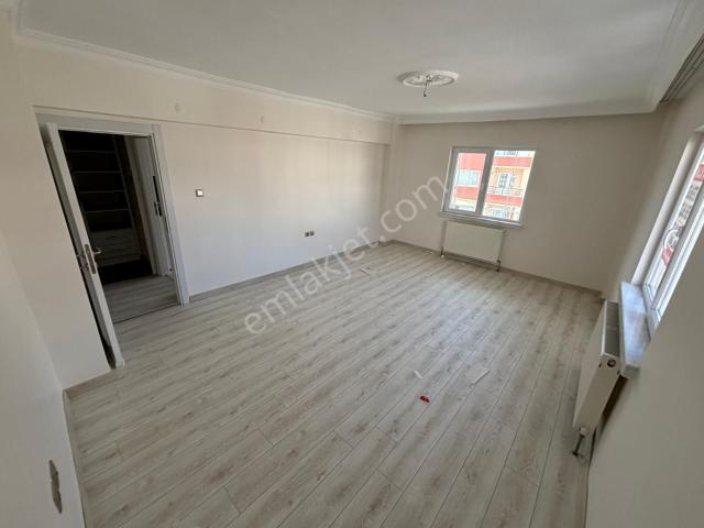 Aktif Emlak'tan 3+1 Ara Katta Full Yapılı Daire !