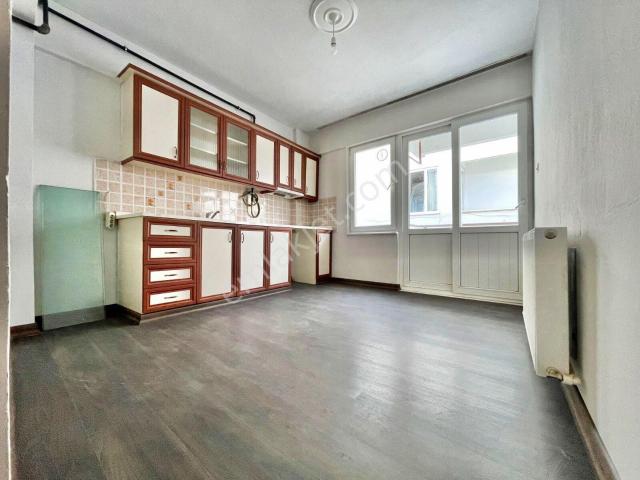aktif'ten Akçay'da Denize 500 Mt Doğalgazlı Ve Ayrı Mutfaklı Geniş Satılık 2+1 Daire